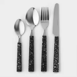 Столовые приборы на подставке