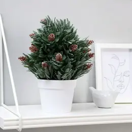 Искусственный цветок в горшке