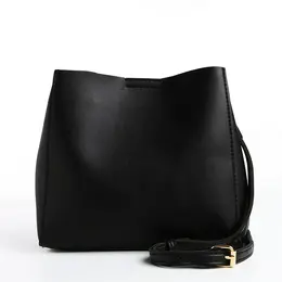 Сумка женская кросс-боди на молнии, 23×8×21 см, черная