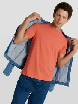 Футболка мужская в кораллово-красном цвете Футболка мужская в кораллово-красном цвете