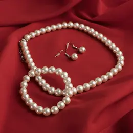 Набор 3 предмета: серьги, бусы, браслет, белый, 40-45 см Набор 3 предмета: серьги, бусы, браслет, белый, 40-45 см