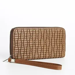 Кошелек женский на молнии с ремешком, 19.5×2.5×10 см, текстурный, светло-коричневый Кошелек женский на молнии с ремешком, 19.5×2.5×10 см, текстурный, светло-коричневый