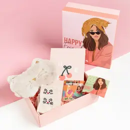 Набор подарочный happy friends, носки, маска для сна, открытки 2 шт., записная книжка Набор подарочный happy friends, носки, маска для сна, открытки 2 шт., записная книжка
