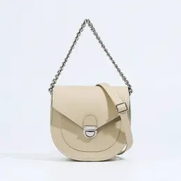 Сумка женская мессенджер textura на клапане, 17×10×18 см, бежевая Сумка женская мессенджер textura на клапане, 17×10×18 см, бежевая