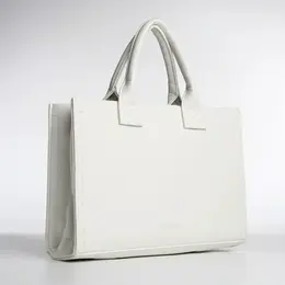 Сумка женская тоут textura на молнии, 33×9×23 см, белая Сумка женская тоут textura на молнии, 33×9×23 см, белая