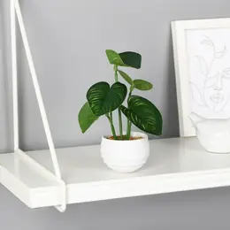 Искусственный цветок в горшке Искусственный цветок в горшке