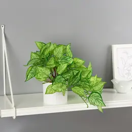 Искусственный цветок в горшке Искусственный цветок в горшке