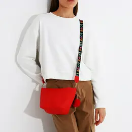 Сумка женская кросс-боди на магните, 16×12×16 см, красный