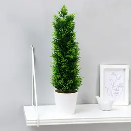 Искусственный цветок в горшке Искусственный цветок в горшке