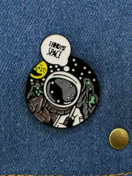 Значок "I need my space"