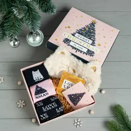 Набор новогодний подарочный kaftan merry christmas, носки размер 36-39 (23-25 см), маска для сна, открытка 2 шт.