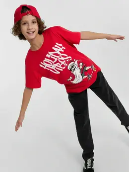 Футболка для мальчиков новогодняя красная с сантой Футболка для мальчиков новогодняя красная с сантой