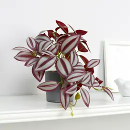 Искусственный цветок в горшке