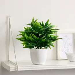 Искусственный цветок в горшке