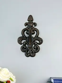 Настенный крючок декоративный