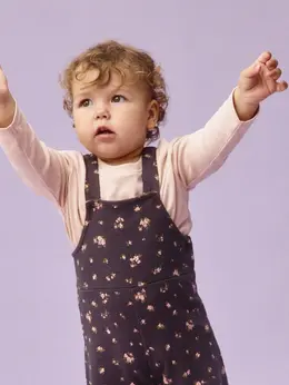 Полукомбинезон из футера для малышей