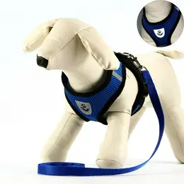 Шлейка с поводком, размер m, ош 26, ог 36-44, с светоотражающей нашивкой, мягкая, синяя Шлейка с поводком, размер m, ош 26, ог 36-44, с светоотражающей нашивкой, мягкая, синяя