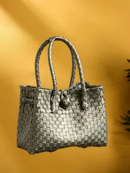 Сумка плетеная пластиковая, 23×11×30 см, серебристая