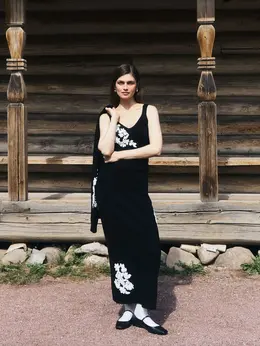 Вязаная юбка с объёмной вышивкой Вязаная юбка с объёмной вышивкой