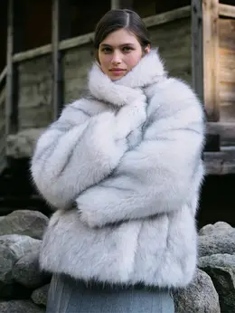 Шуба из искусственного меха Шуба из искусственного меха