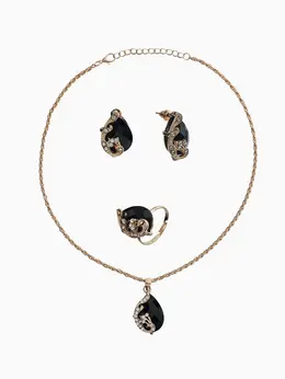 Гарнитур 3 предмета: серьги, кулон, кольцо Гарнитур 3 предмета: серьги, кулон, кольцо