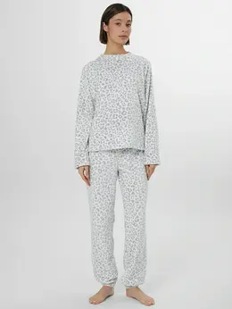 Комплект женский домашний белый с леопардовым принтом Комплект женский домашний белый с леопардовым принтом