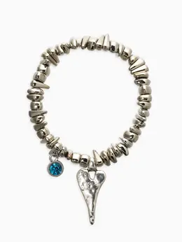 Браслет из бусин с подвеской