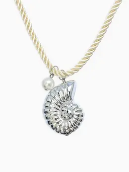 Кулон на шнурке