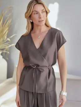 Жилет кофейный