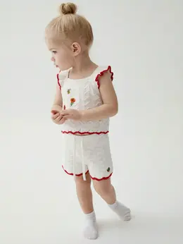 Вязаный топ с вышивкой для малышей