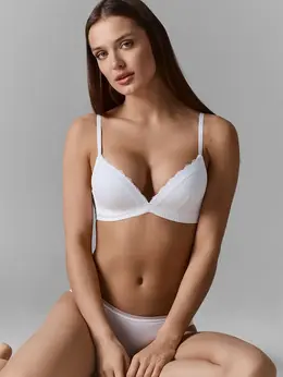 Бюстгальтер с формованной чашкой женский белый без косточек