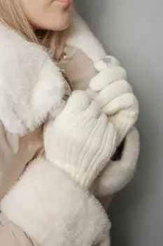 Перчатки женские, вязанные